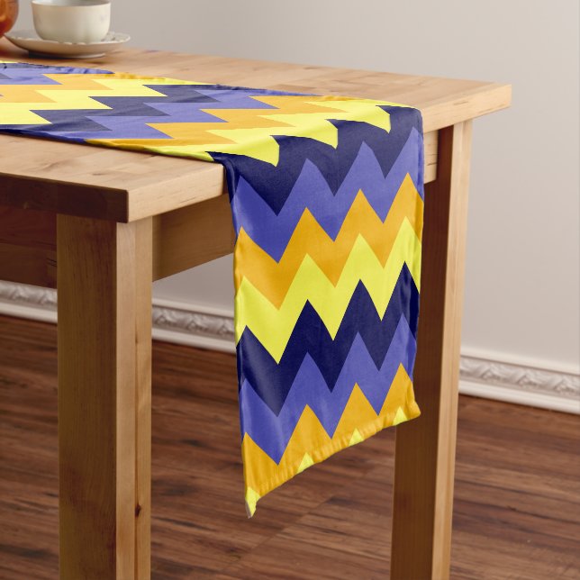 Blue Yellow Gold Chevrons Small Table Runner Kurzer Tischläufer (Beispiel)