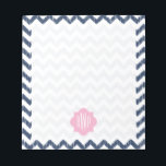 Blue Zickzack Ikat Mit Monogramm Notepad Notizblock<br><div class="desc">Ein Notizblock mit einem blauen kat Zickzack Design. Personalisieren Sie mit Ihrem Monogramm über rosa Vierblattdesign.</div>