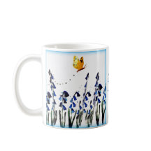 Bluebells-Schmetterling mit Blumen