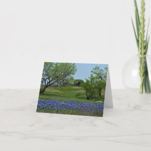 Bluebonnets et une vieille carte de note de grange