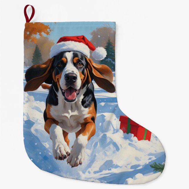 Bluetick Coonhound läuft im Schnee mit Weihnachten Großer Weihnachtsstrumpf (Vorderseite)