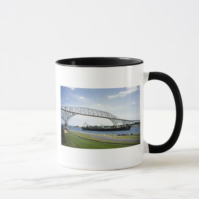 Bluewater Brücke vor gab es zwei Tasse (Rechts)