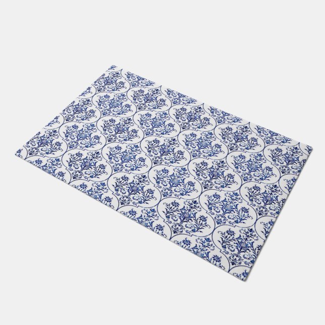 Blüh Damask Muster - blau + Ihre Idee Fußmatte (Schrägansicht)