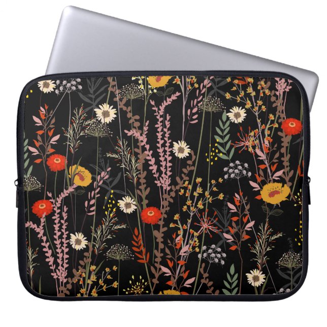 Blühende Blume auf der Wiese Laptopschutzhülle (Vorderseite)