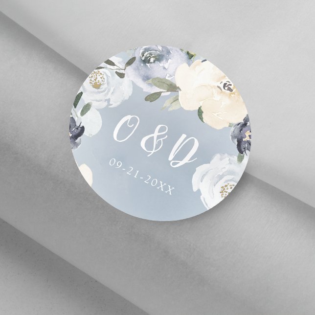 Blühende botanische dustische Hochzeitmonografie Runder Aufkleber (Blooming botanical dusty blue Wedding monogram Classic Round Sticker)