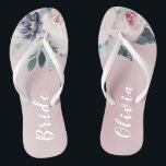 Blühende botanische Errötung Personalisierter Blüt Flip Flops<br><div class="desc">Botanische Blumen und Grünpflanzen in Rosa und Marineblau,  elegant und romantisch,  große personalisierte Geschenke für Braut</div>