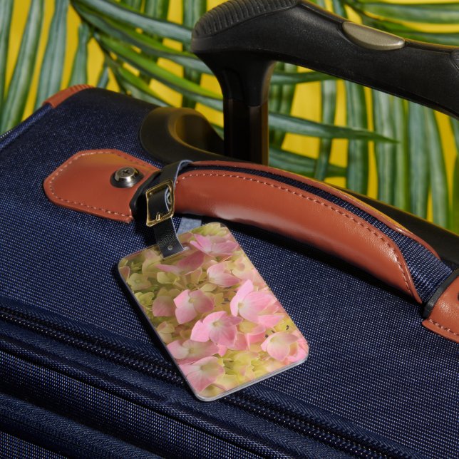 Blühende Hydrangea Floral auf Derby Brown Gepäckanhänger (Vorderseite Insitu 1)