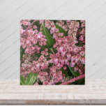Blühende japanische Andromeda-Pflanze Fliese<br><div class="desc">Keramik Kachel,  die ein Foto von den schönen und duftenden rosa Blume der japanischen Andromeda Pflanze,  auch bekannt als japanische Pieris. Ein schönes,  blumengeschmücktes Design! Wählen Sie Ihre Kachelgröße aus. Macht eine hübsche Küche trivet!</div>