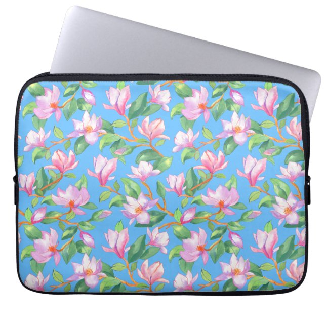Blühende Magnolie am Himmel blau Laptopschutzhülle (Vorderseite)