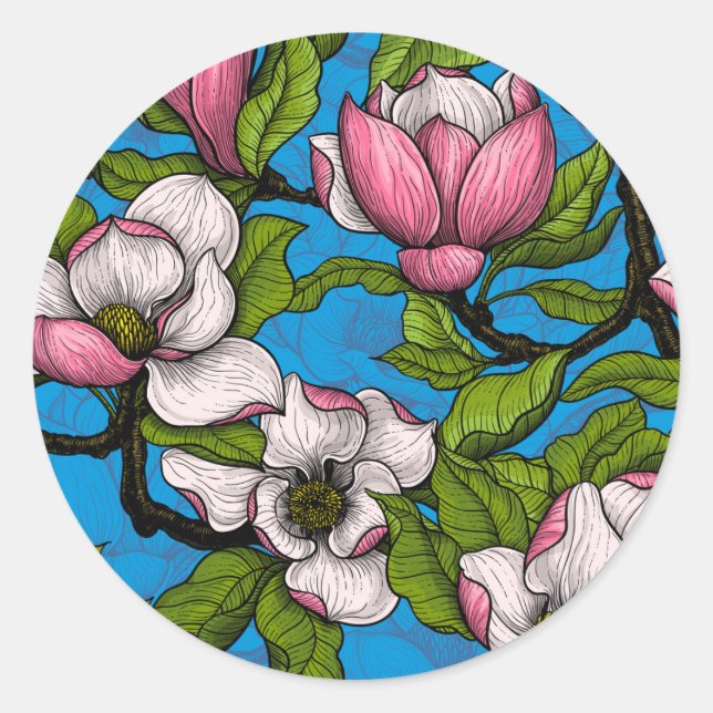 Blühende Magnolie auf blau Runder Aufkleber (Vorderseite)