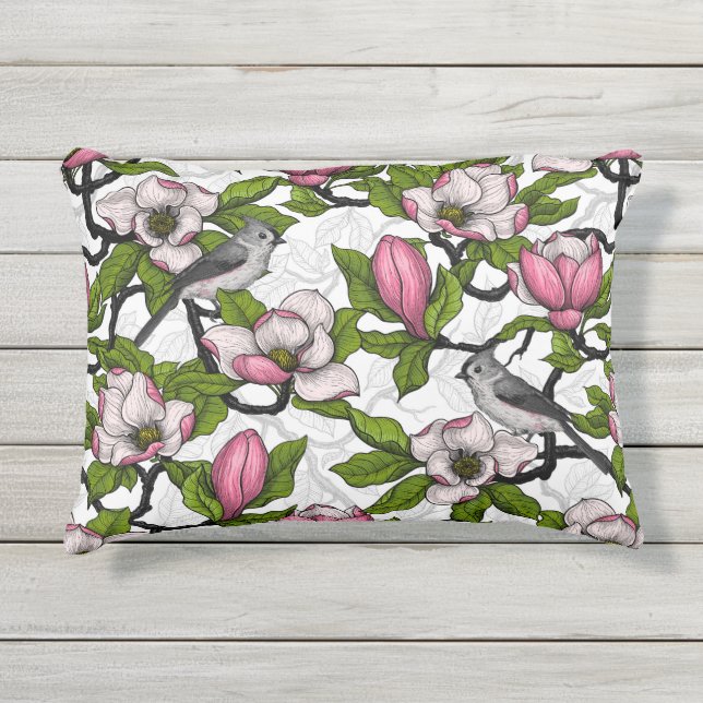 Blühende Magnolie und Titmausvogel Kissen Für Draußen (Vorderseite)