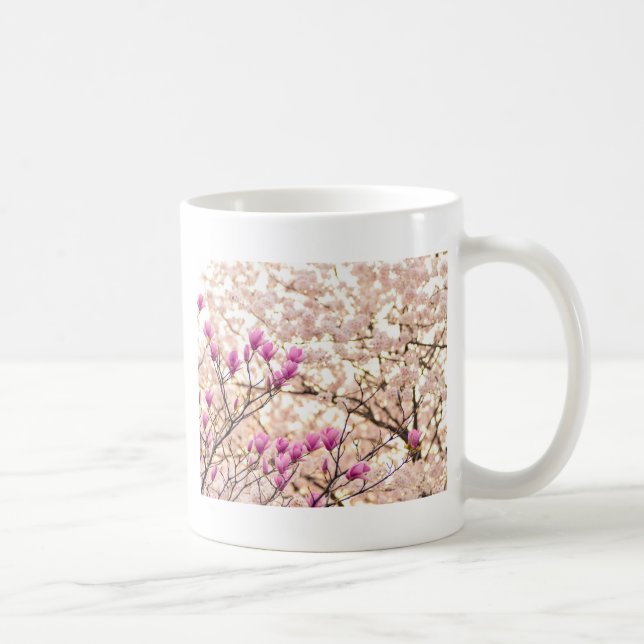 Blühende rosa Lila Magnolias-Frühlingsszene Blume Kaffeetasse (Rechts)