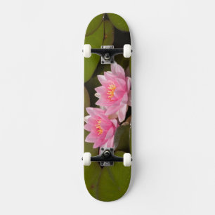 Blühende Wasserliken Skateboard