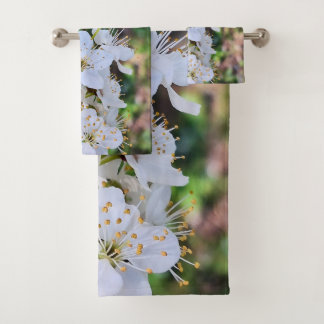 Blühender Baum im Frühling Rumänien – Blütenfotogr Badhandtuch Set