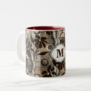 Blume auf einem Schachbrettboden in einem rustikal Zweifarbige Tasse