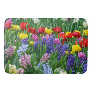 Blume aus farbenfrohen Frühlingsgärten Badematte