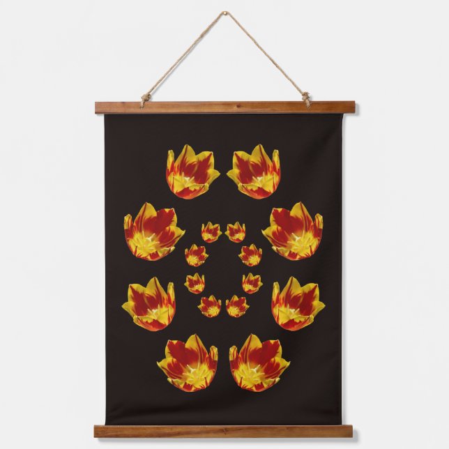 Blume aus gebärfähigem Rot und Gelb Wandteppich Mit Holzrahmen (Vorderseite)