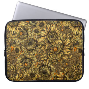 Blume aus gelber Chrysanthemen und Orangenkäfer Laptopschutzhülle