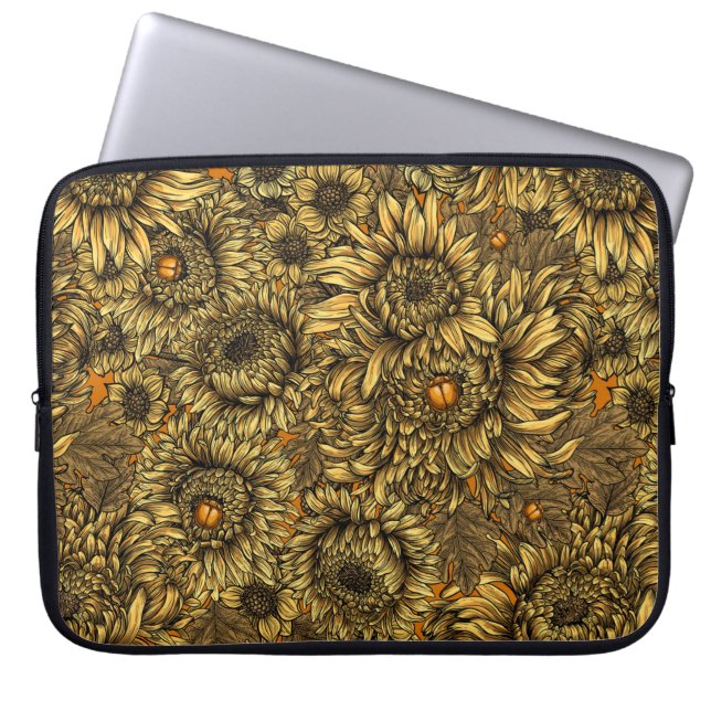 Blume aus gelber Chrysanthemen und Orangenkäfer Laptopschutzhülle (Vorderseite)