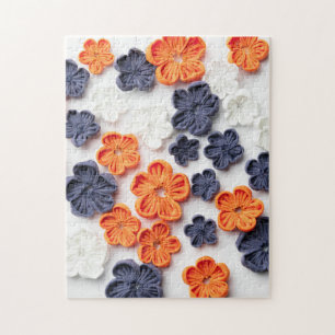 Blume aus handgefertigten Frühlingstoffen, orange