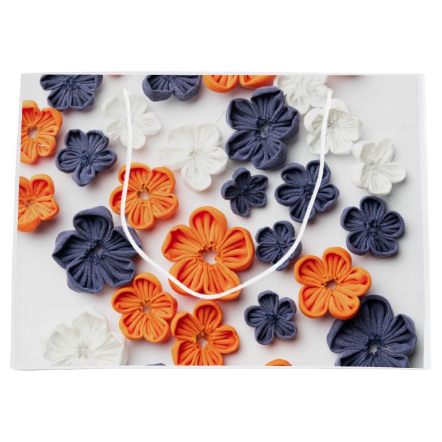 Blume aus handgefertigten Frühlingstoffen, orange  Große Geschenktüte (Vorderseite)