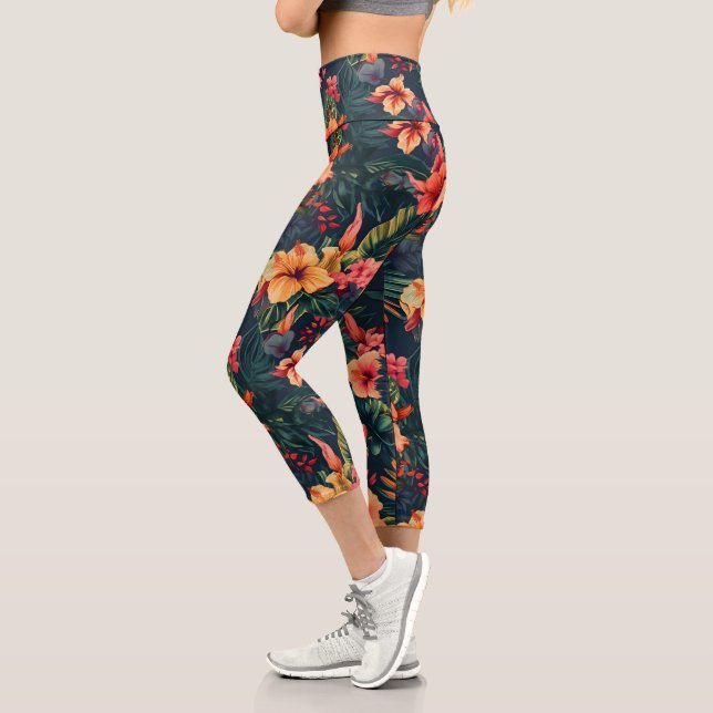 Blume aus Hibiskus, tropisches Blumenmuster Capri Leggings (Links)