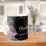 Blume aus schwarzem Bordeaux Kaffeetasse<br><div class="desc">Schwarzer Hintergrund mit bordeauxroten und rosa Blumen, Blume. Personalisieren und fügen Sie Ihre Monogramm-Initialen, Vornamen und vollständigen Namen.</div>