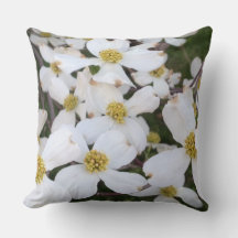 Blume aus weißem Dogwood Kissen
