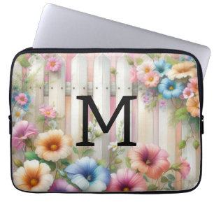 Blume aus weißem Holz mit Monogramm Laptopschutzhülle