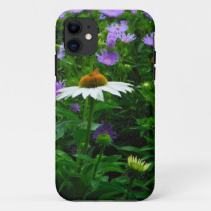 Blume aus weißem Kon, violette Blumen und Motte title_seo2