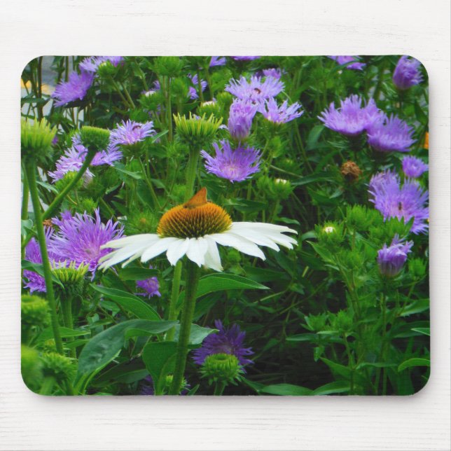 Blume aus weißem Kon, violette Blumen und Motte Mousepad (Vorne)