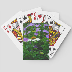 Blume aus weißem Kon, violette Blumen und Motte Spielkarten