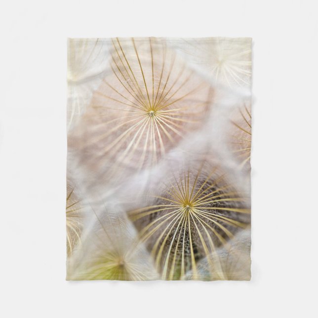 Blume aus weißem Löwenzahn Fleecedecke (Vorderseite)
