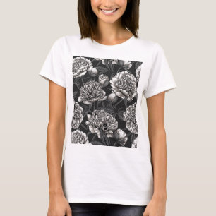 Blume aus weißem Pfirsich auf dunkelgrau T-Shirt