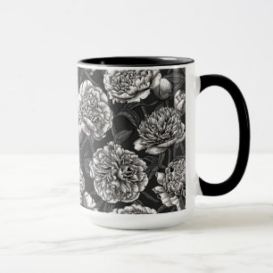 Blume aus weißem Pfirsich auf dunkelgrau Tasse