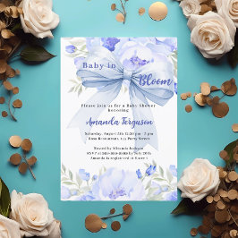 Blume Baby in blühendem blauen Bogen Baby Dusche Einladung