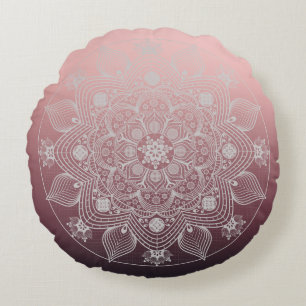 Blume, Blätter, weißes Flair und Mandala auf Ros Rundes Kissen