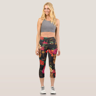 Blume des Schädels: Nahtloser dunkler Hintergrund. Capri Leggings