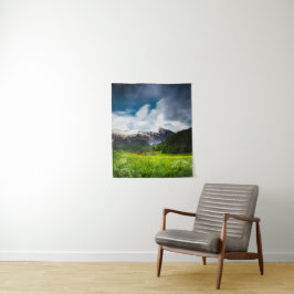 Blume im Frühjahr unter dem Berg Krn Wandteppich
