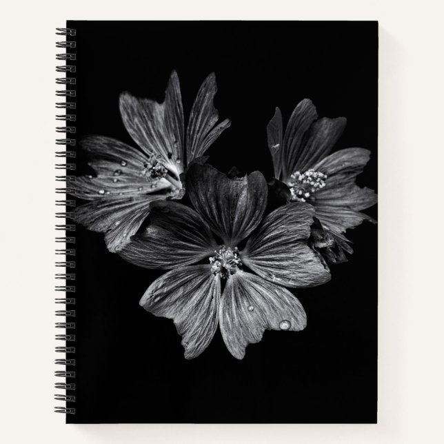 Blume im Garten in Schwarz und Weiß Nr. 11 Notizbuch (Vorderseite)