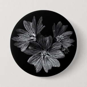 Blume im Hintergrund in Schwarz und Weiß (Nr. 11) Button