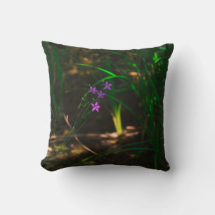 Blume im Lila Wasserwald Fern Kissen