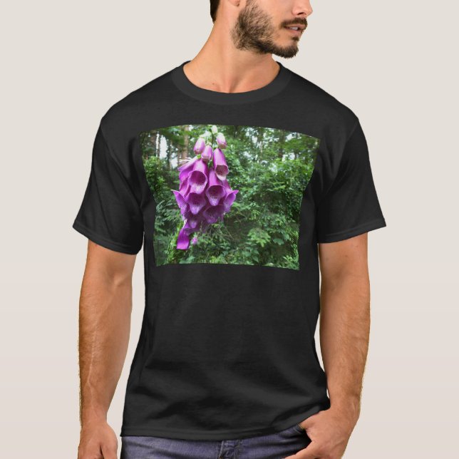 Blume im wilden Pink-Wald. T-Shirt (Vorderseite)
