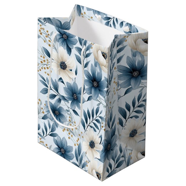 Blume in Blau und Beige Mittlere Geschenktüte (Vorderseite Schrägansicht)