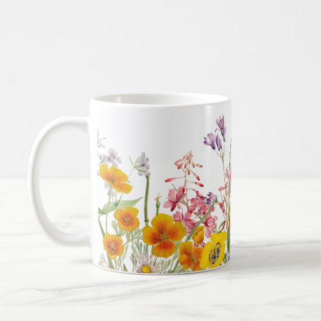 Blume in der Tasse des Gartenkaffees (Links)