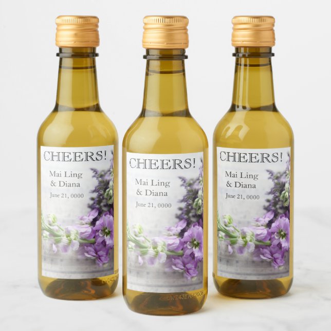 Blume in Lavendeltönen bei alter Musik Weinetikett (Flaschen)