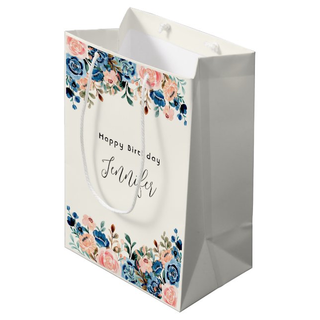 Blume in Rosa und Blau Mittlere Geschenktüte (Vorderseite Schrägansicht)