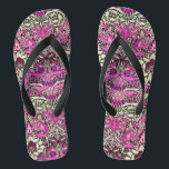 BLUME, KOPFKÜCHE UND DRACHEN, rosa Schwarz-weiß Flip Flops<br><div class="desc">Farbiges,  elegantes und klassisches Blumendesign mit Wirbel,  Pfau-,  Vogel- und Drachenfiguren in rosa,  Schwarz-weiße Fuchsienviolett lila Farben,  die aus Vintagem Textilgewebe erarbeitet wurden</div>