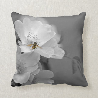 Blume mit Biene KISSEN