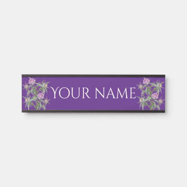 Blume mit dünner violetter Oberfläche und lila Str Türschild (Vorderseite )
